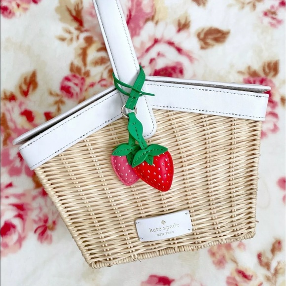 Kate spade wicker picnic basket NWT strawberry - Picture 9 of 10